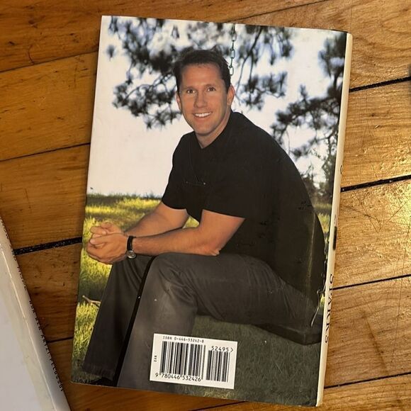 Bundle of 3 Hardcover Books- Robin Roberts, biography, mystery - Picture 5 of 7